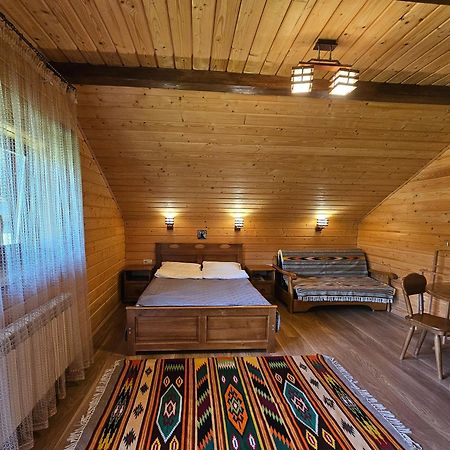 Guesthouse Kolo Druziv Tatariv Eksteriør billede